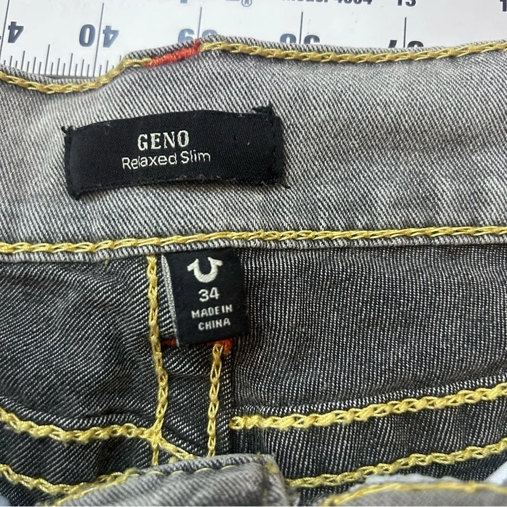 True Religion Geno Slim Mens Jeans Gray Wash Relaxed Denim Red Big T Stitching